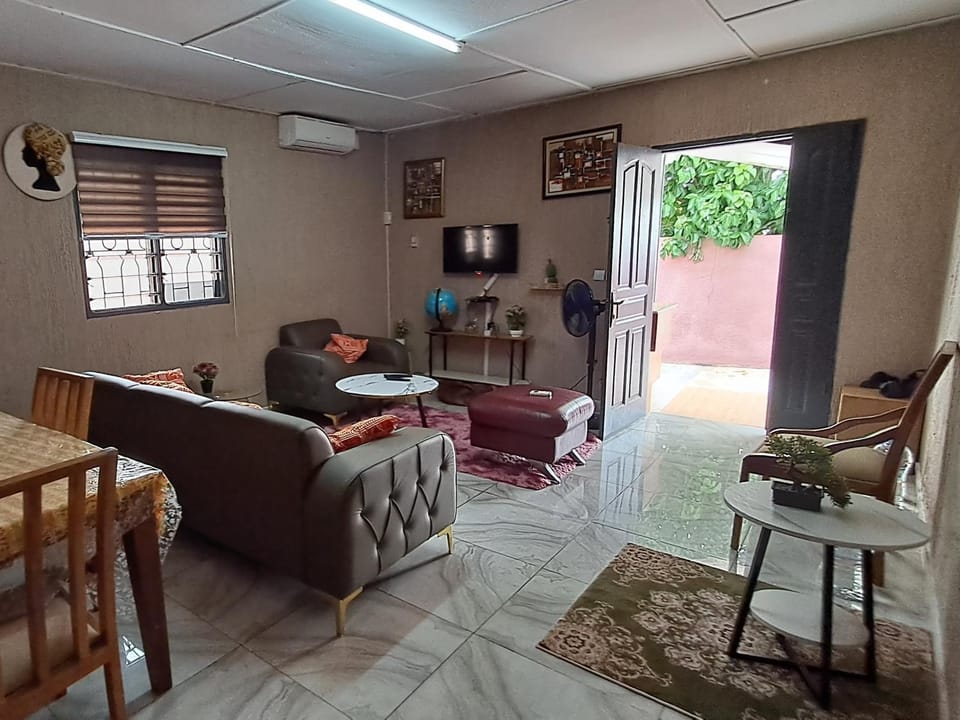 2 CHAMBRES SALON MEUBLé Apartment in Africa