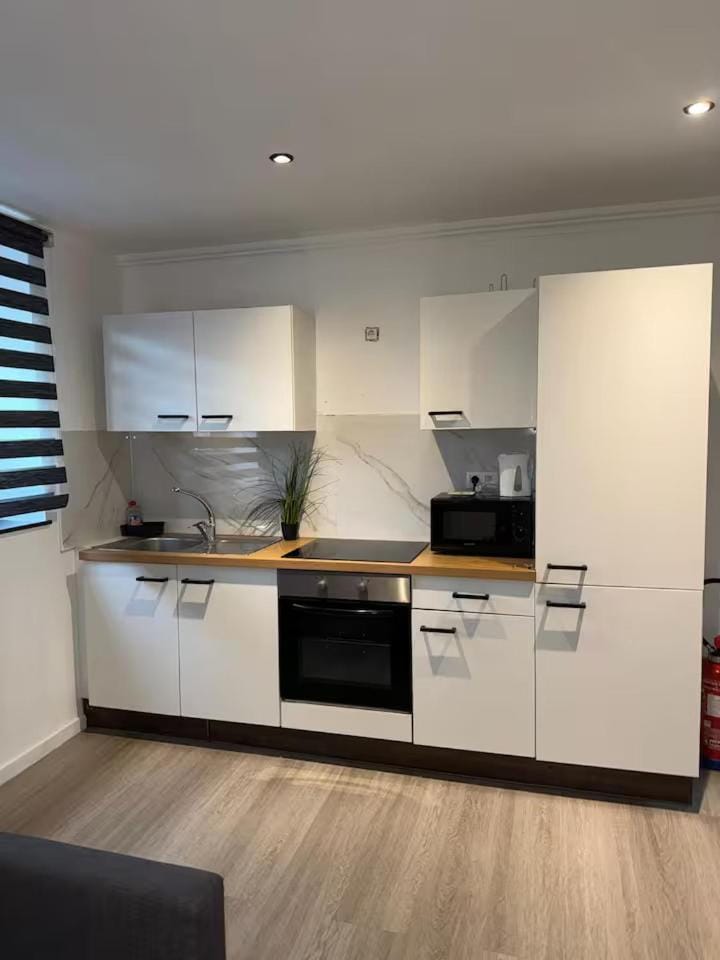 Chic Design and Modern Comfort - 1BR with Sofa Bed Apartment in Liège