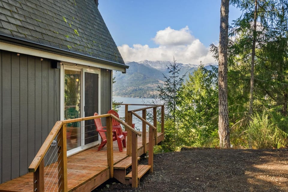 View (from property/room), Lake view, Lake view, Mountain view, Mountain view