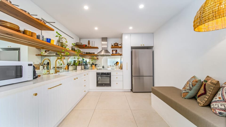 Kitchen or kitchenette, Seating area