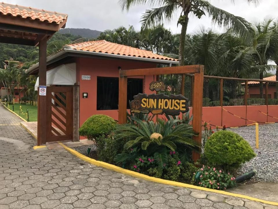 Flat Praia de Maresias - Exclusivo a 150m da praia - Cond Sun House Apartment in São Sebastião