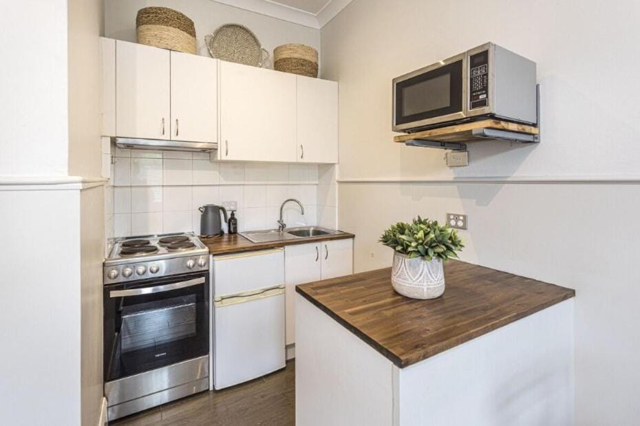 Kitchen or kitchenette
