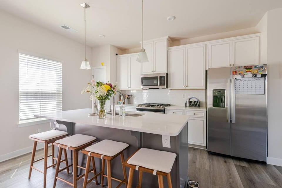 Private Room in Modern Townhome Vacation rental in Concord