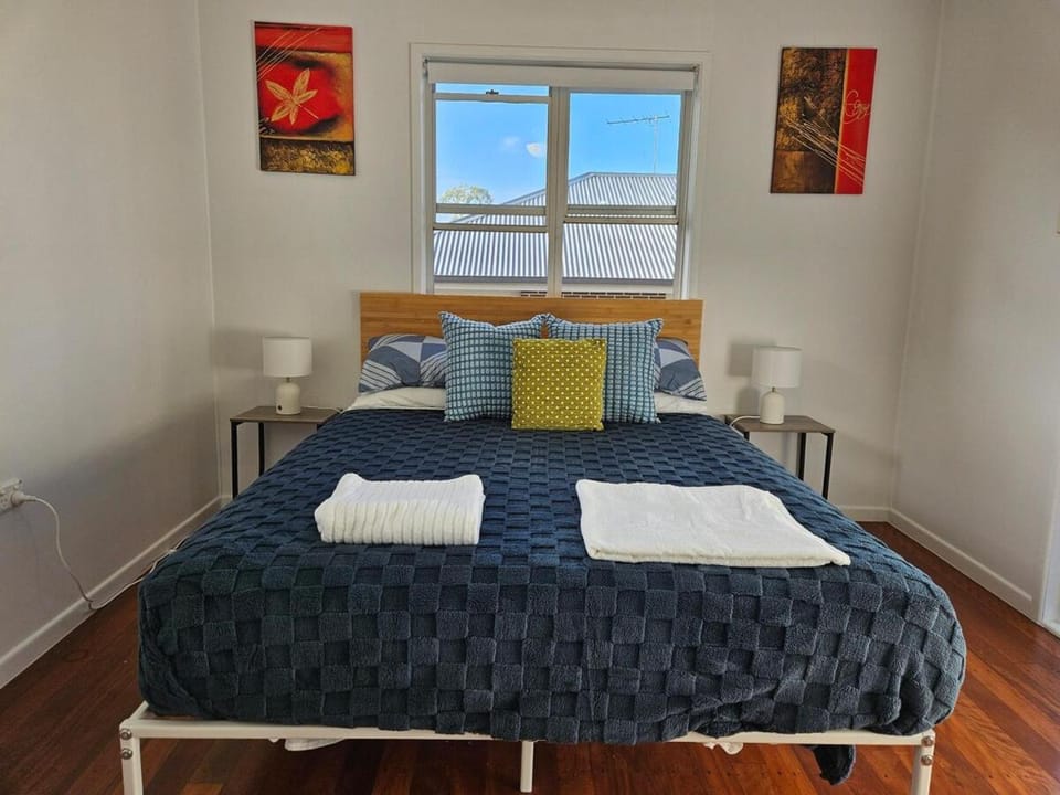 Bedroom, towels