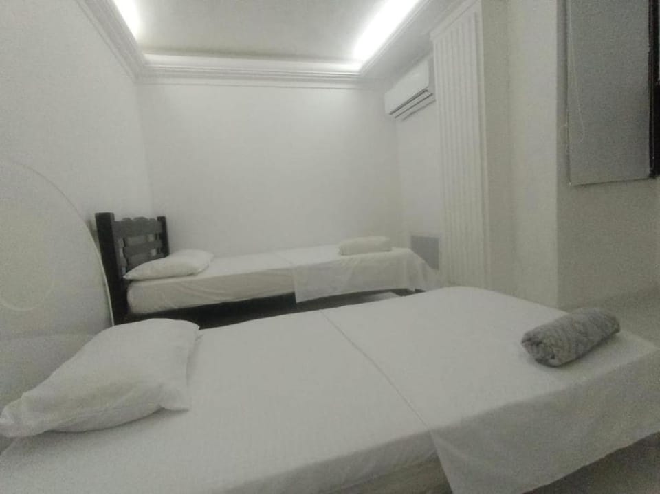 Bed, Photo of the whole room, air conditioner