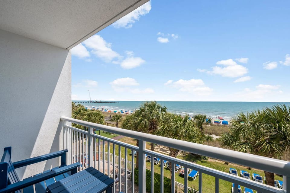 Direct Oceanfront Amazing Views In Camelot Resort House in Myrtle Beach