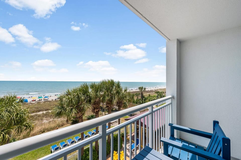 Direct Oceanfront Amazing Views In Camelot Resort House in Myrtle Beach