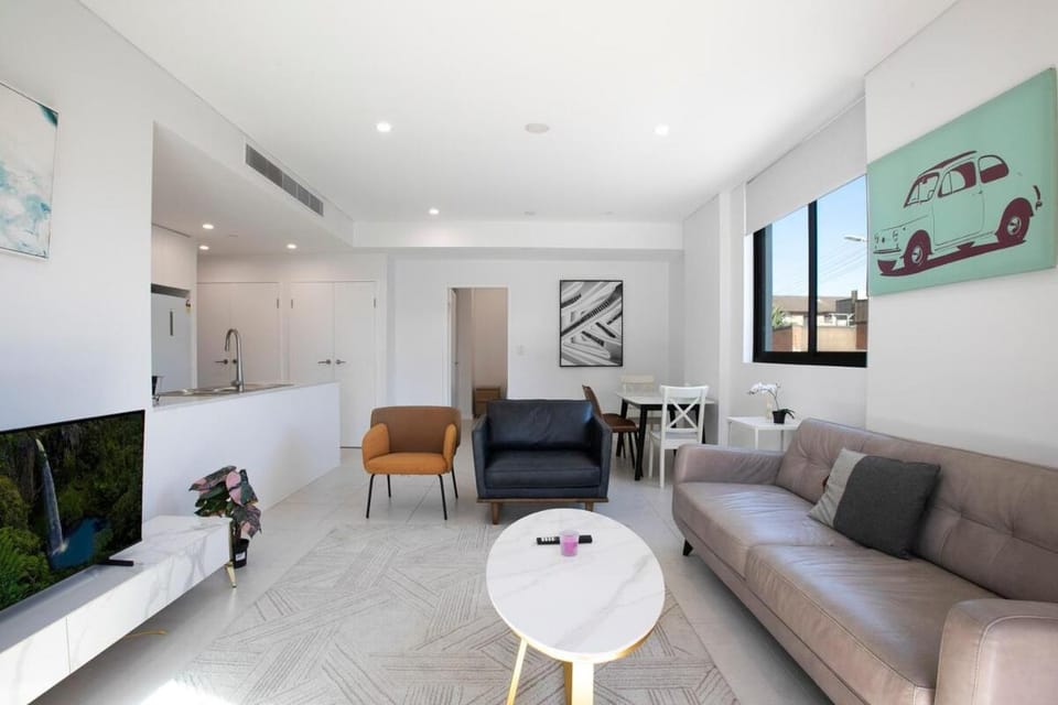 MAR2105 l Prime Marrickville Location 2 Bedroom Apartment in Marrickville
