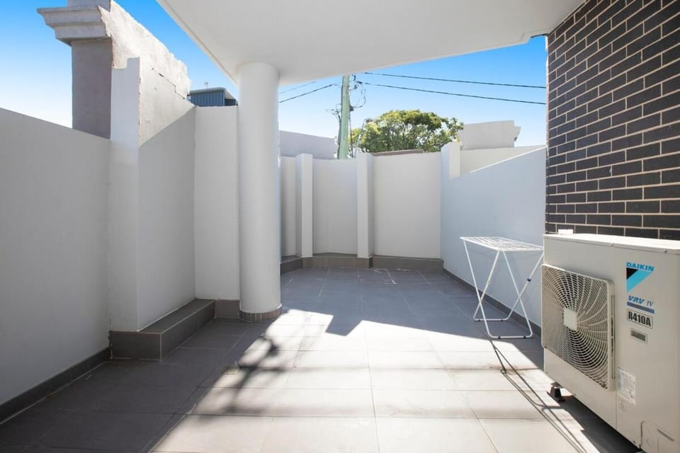 MAR2105 l Prime Marrickville Location 2 Bedroom Apartment in Marrickville