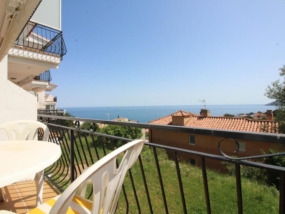 Apartamento reformado vista al mar - pers. - ES-228-214 Apartment in Alt Empordà