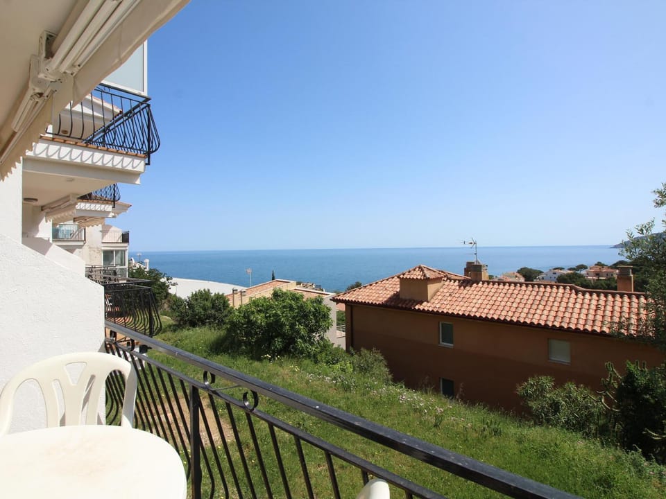 Apartamento reformado vista al mar - pers. - ES-228-214 Apartment in Alt Empordà