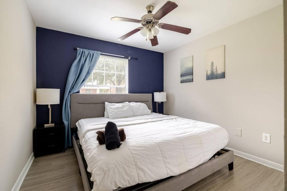 Bed, Photo of the whole room, Decorative detail, Bedroom
