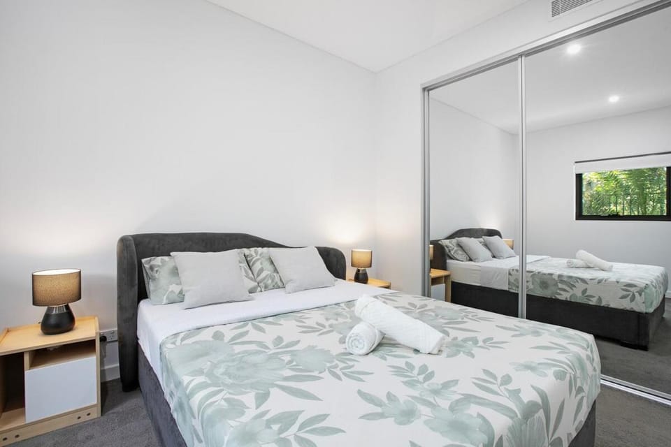 BOT17 l Sunny 1 Bedroom Retreat with Parking in Botany Apartment in Mascot