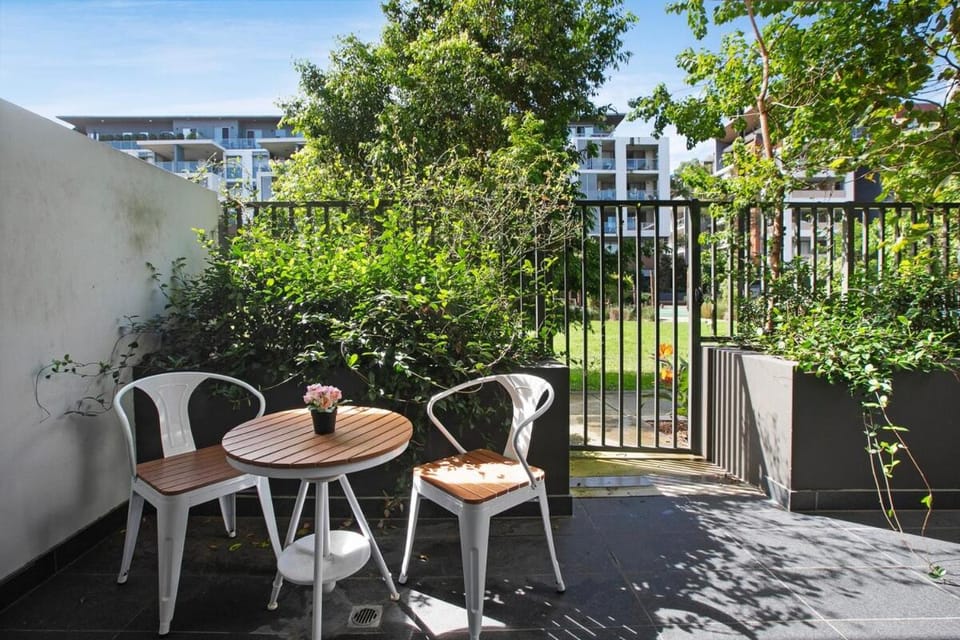 BOT17 l Sunny 1 Bedroom Retreat with Parking in Botany Apartment in Mascot