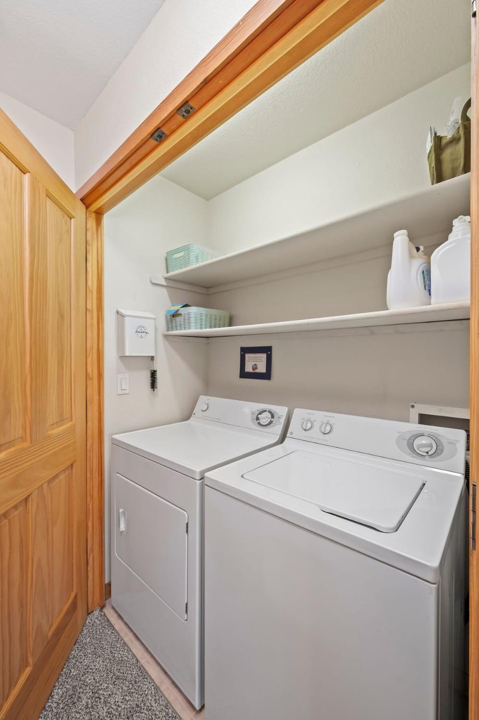 Sawmill Haus Walk to Downtown Hot Tub Renovated Sleeps 9 House in Fraser