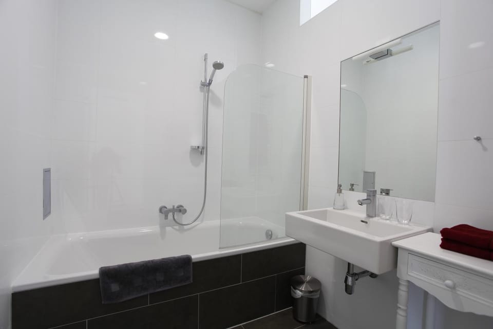 Shower, Bathroom, Bath, towels