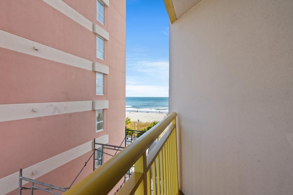 2 BR Oceanfront Condo in Baywatch with Fitness Center in NMB House in Atlantic Beach