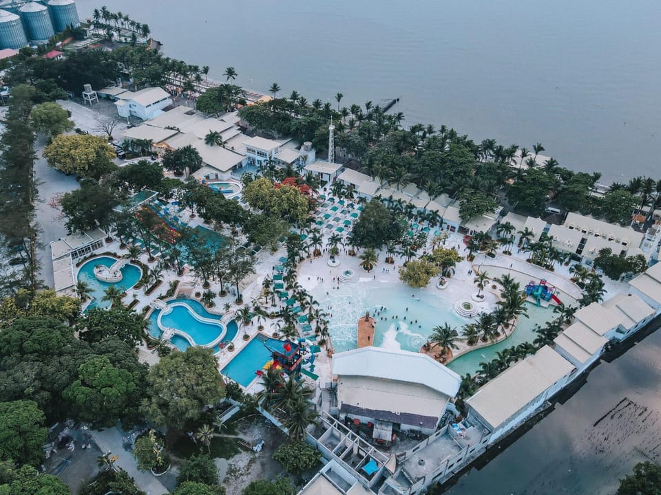Villa Excellance Beach & Wave Pool Resort - Suites and Villas Resort in Calabarzon