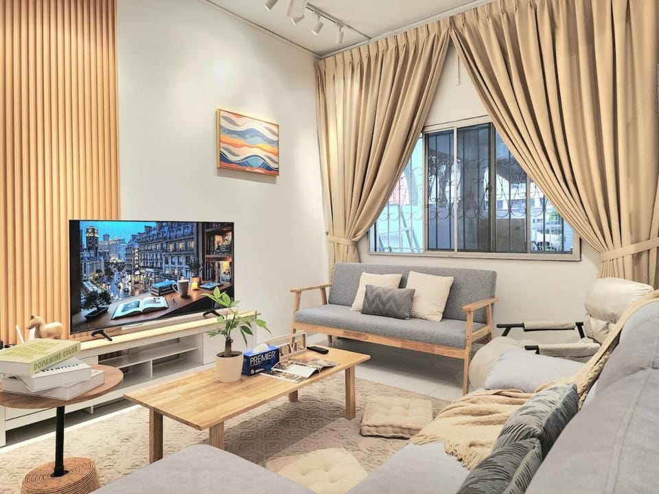 NEW!Petaling Jaya SS2 Landed Corner House with 5BEDRoom sleeps up to 18Pax, 1 Utama , Damansara, House in Petaling Jaya