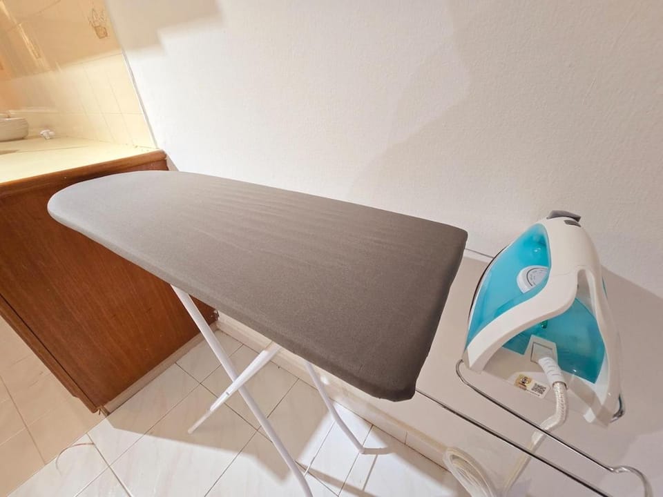 NEW!Petaling Jaya SS2 Landed Corner House with 5BEDRoom sleeps up to 18Pax, 1 Utama , Damansara, House in Petaling Jaya