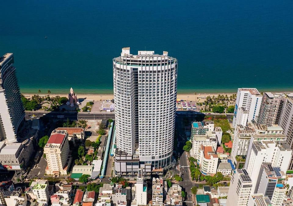 Property building, Day, Natural landscape, Bird's eye view, Beach, City view, Sea view, Location