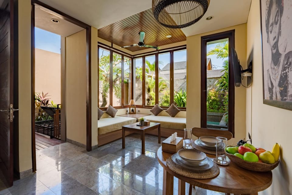 View (from property/room), Living room, Seating area, Dining area