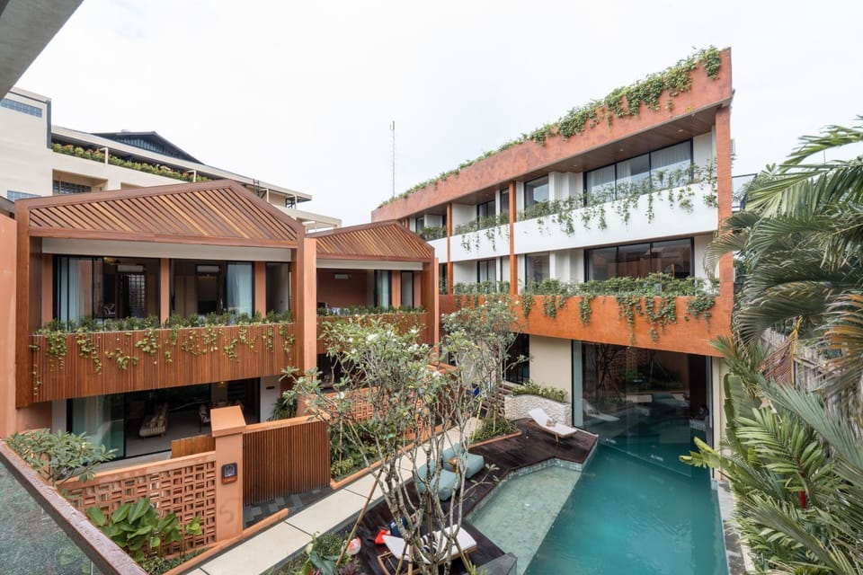 Property building, Garden, Swimming pool
