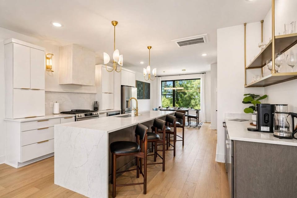 Luxury Townhouse With Exclusive Rooftop Hot Tub House in Berry Hill