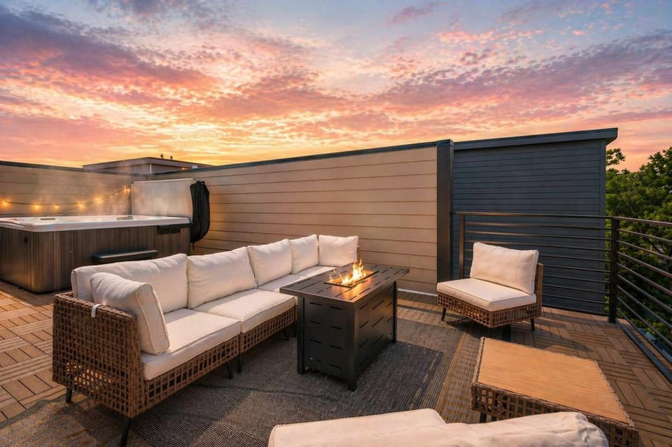 Luxury Townhouse With Exclusive Rooftop Hot Tub House in Berry Hill