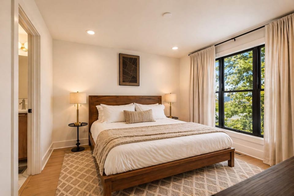 Luxury Townhouse With Exclusive Rooftop Hot Tub House in Berry Hill