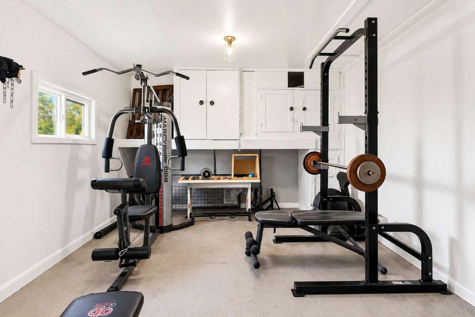 Modern Louisville home w private yard & home gym House in Jefferson County