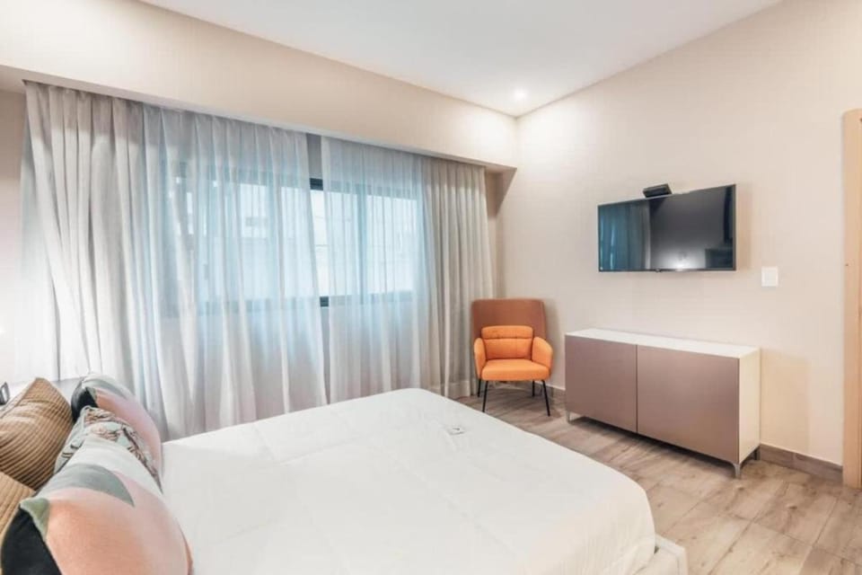 Bed, TV and multimedia, Bedroom