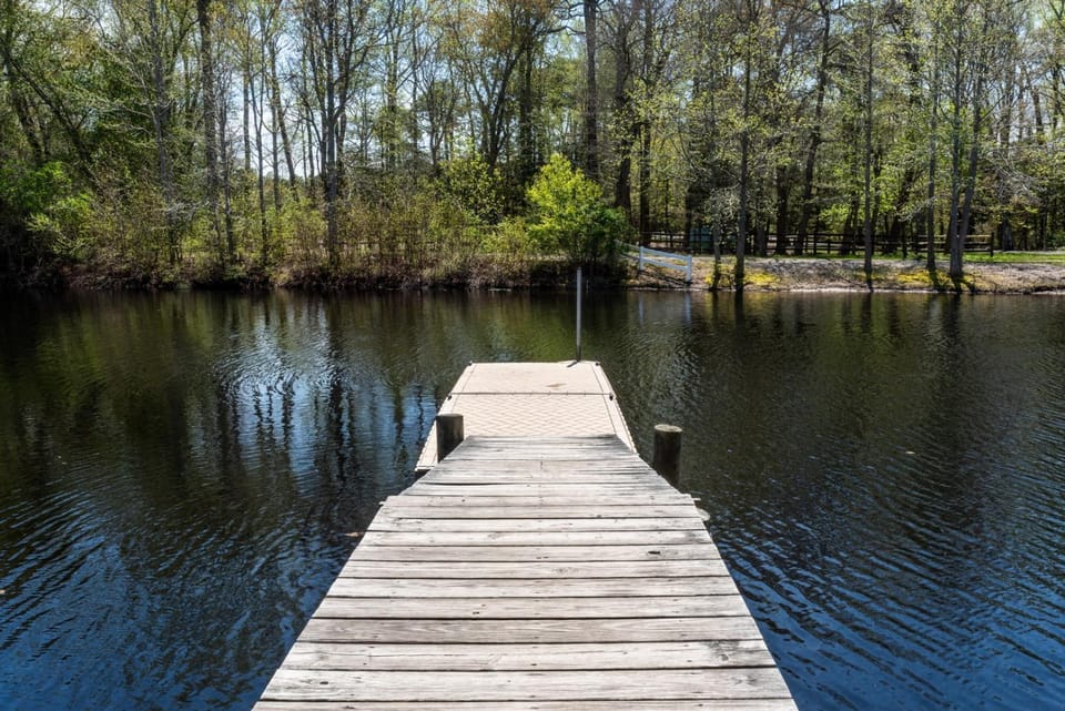 2 Homes • Pool + Amenities • Sleeps 16 Apartment in Middle Township
