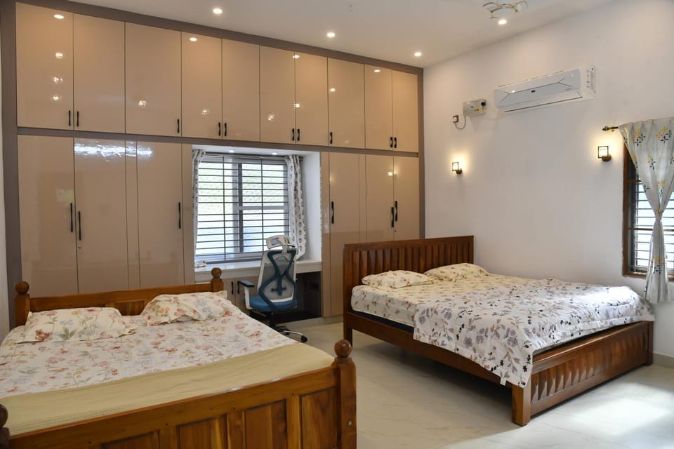 Bed, Photo of the whole room, Bedroom, wardrobe, air conditioner