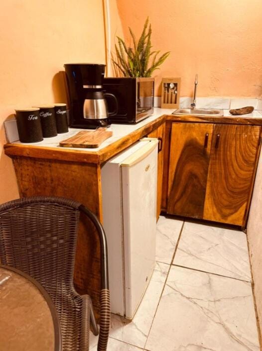 Cabaña Uppsala Casa ecológica con jacuzzi Apartment in Alajuela Province
