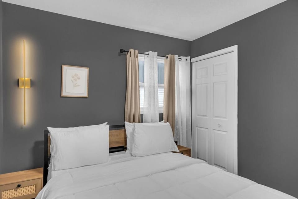 Modern 3BR Home Quiet Area Family Friendly Apartment in Decatur