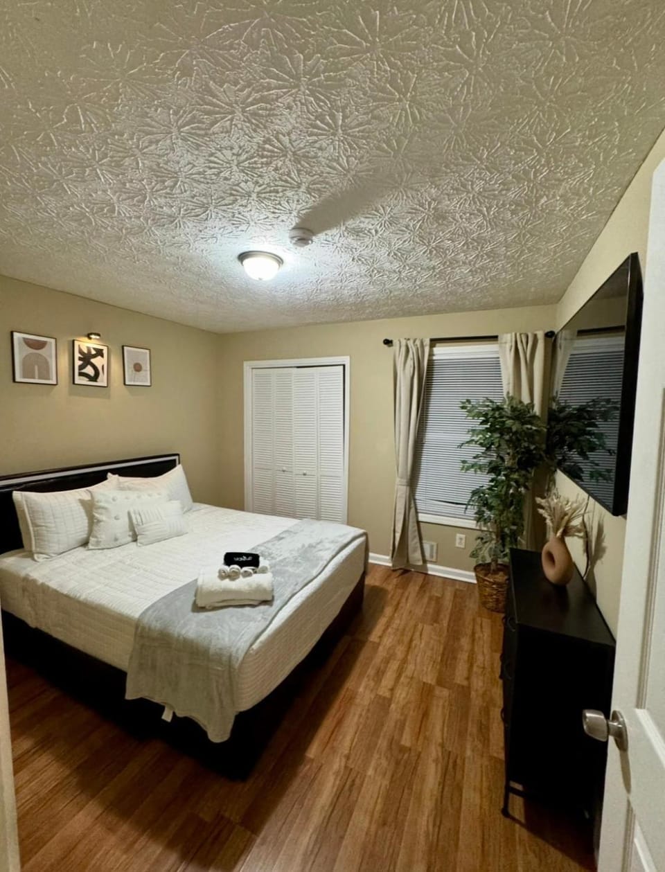 Cinèluxe Retreat Villa in Kennesaw