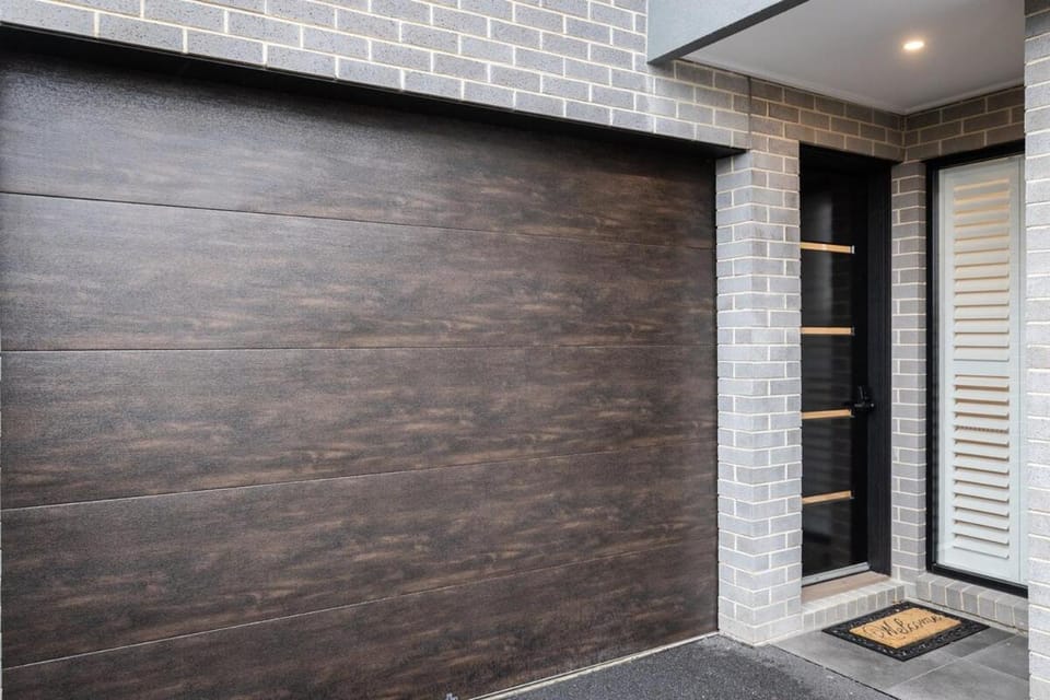 Your Stylish Townhouse Getaway Apartment in Wheelers Hill