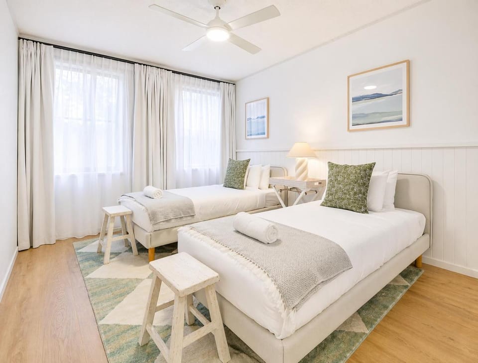 Photo of the whole room, Bedroom, fireplace