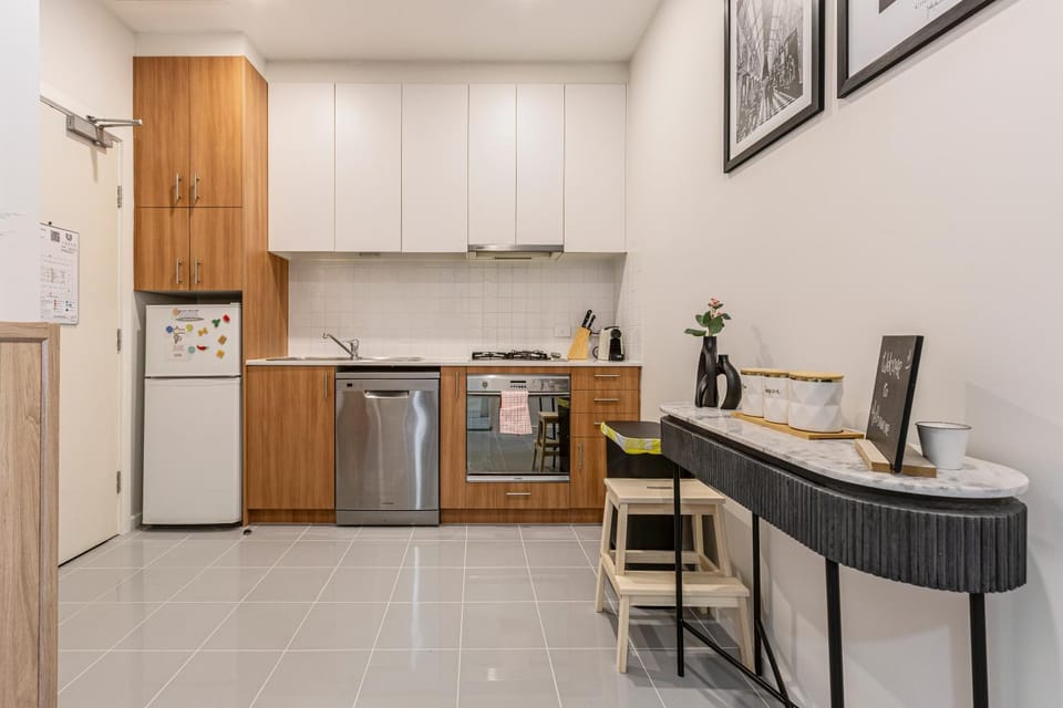 Central Free Tram King Bed 75sqm Walk Score 100 NFLX Apartment in Melbourne