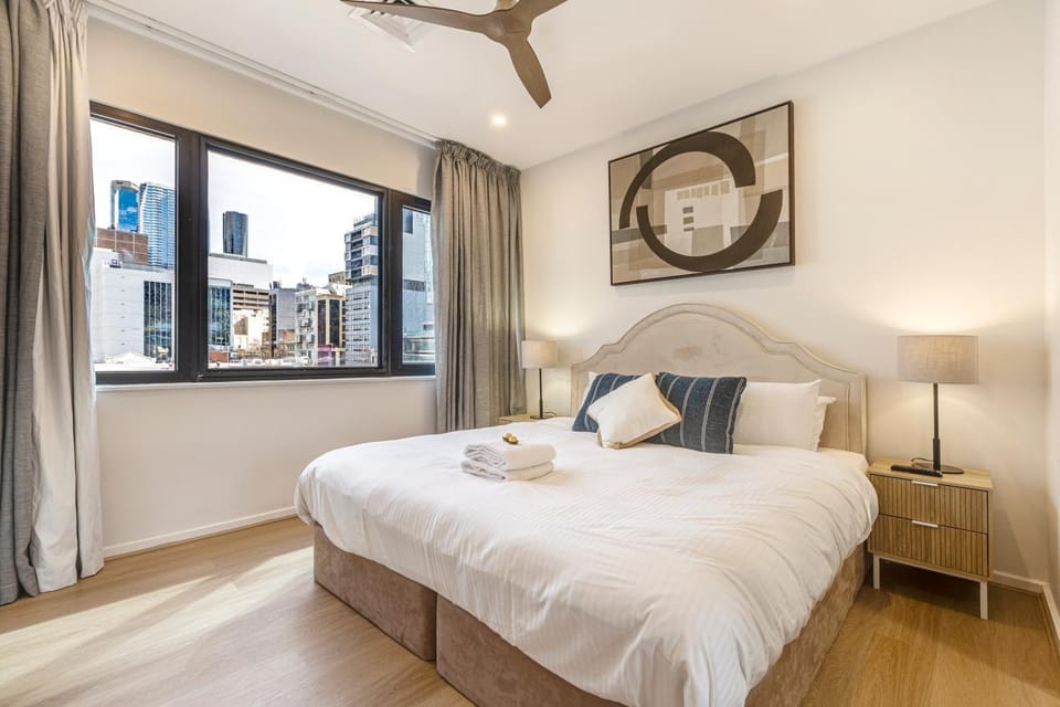 Central Free Tram King Bed 75sqm Walk Score 100 NFLX Apartment in Melbourne