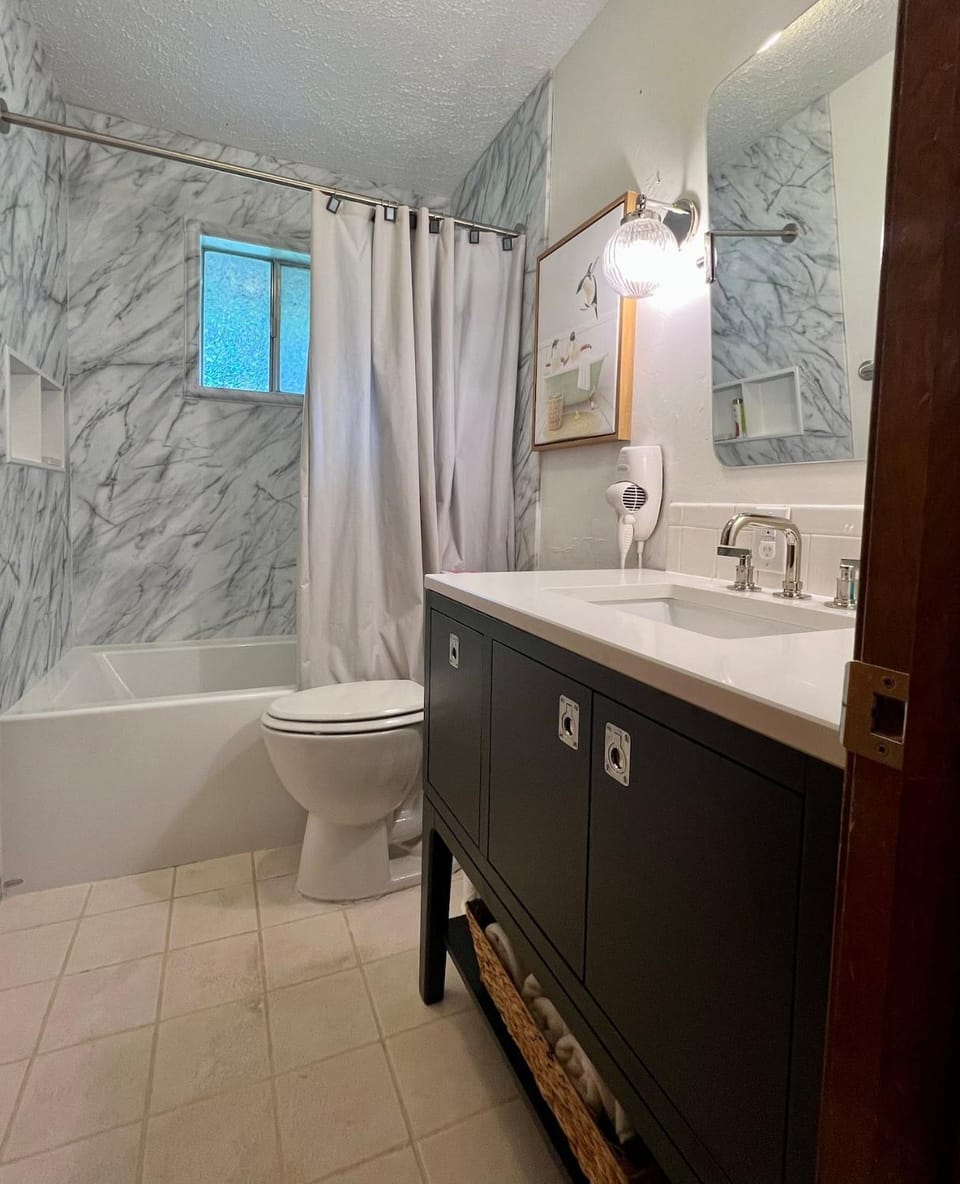 Shower, Toilet, Bathroom, Bath