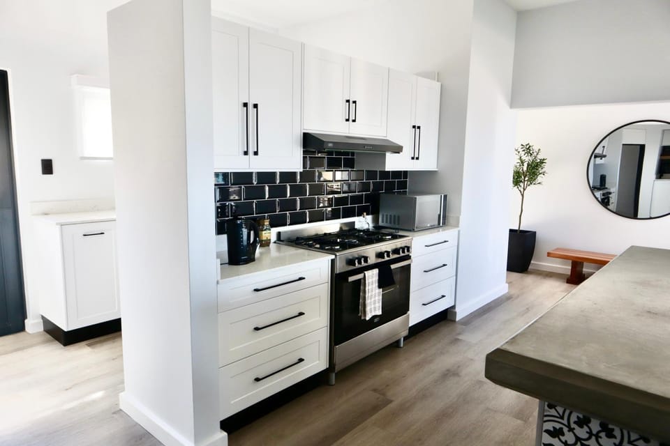Kitchen or kitchenette, oven, stove