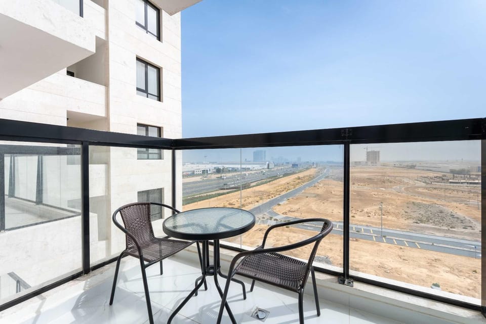 Free housekeeping visits during your stay - StayShort - Peaceful Studio in Jebel Ali that Sleeps 2 Apartment in Dubai