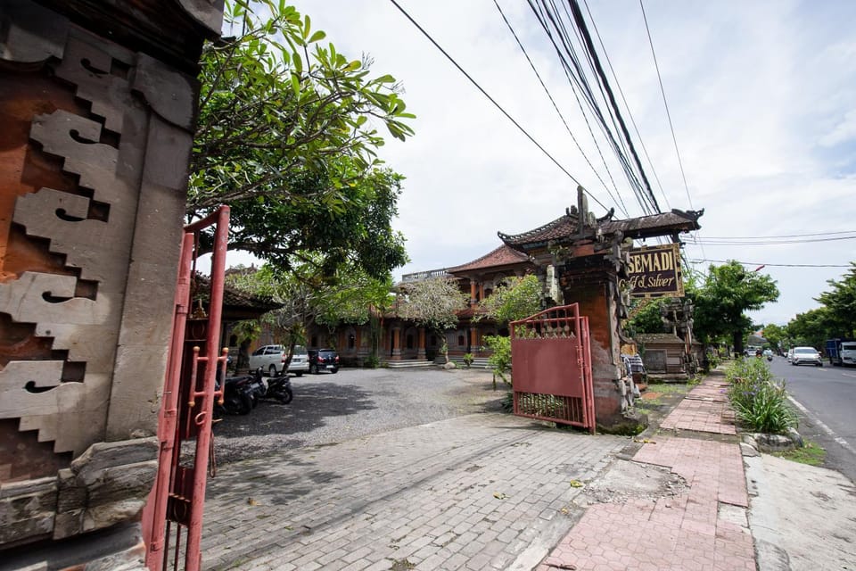 Facade/entrance