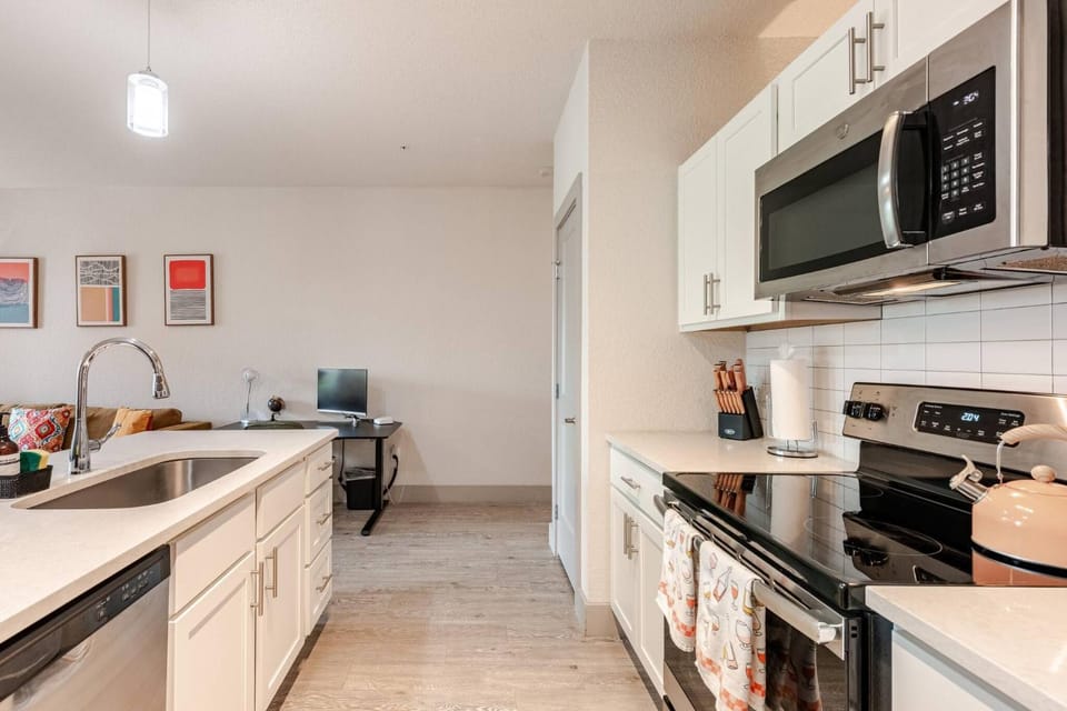 Riverwalk Balcony Views Walk to Pearl Pool Parking Option 2 Free Parking House in San Antonio