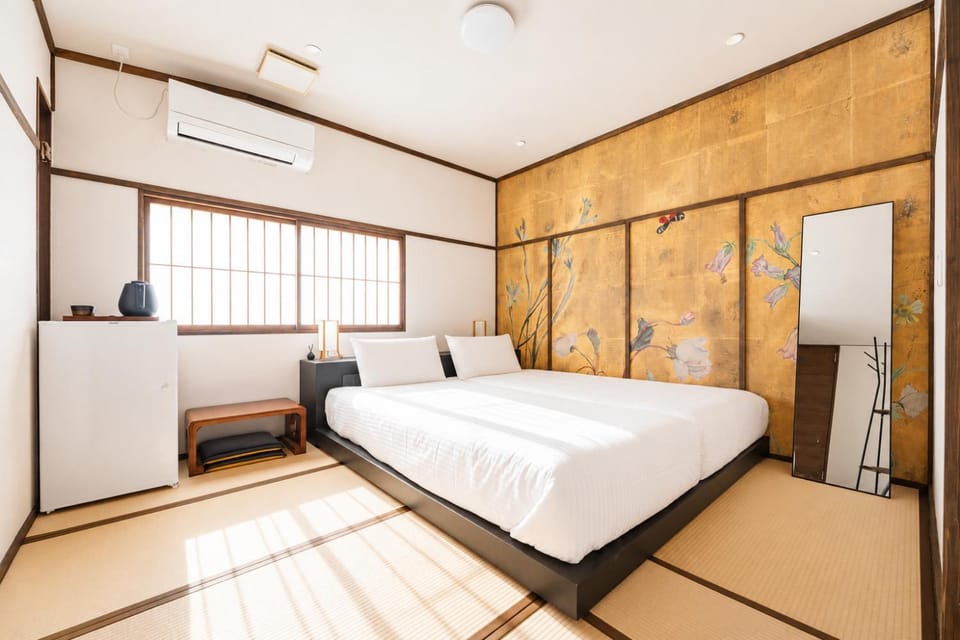 Photo of the whole room, Bedroom