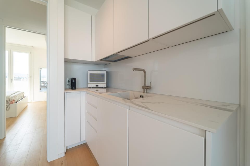 Bedroom, kitchen
