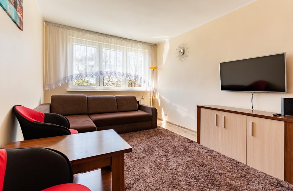 Communal lounge/ TV room, TV and multimedia, Living room, Seating area, Evening entertainment