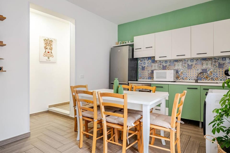 Coffee/tea facilities, Decorative detail, Decorative detail, Breakfast